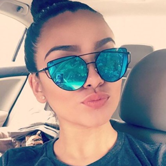 fairlygirly Accessories - Blue Mirrored Lenses Black Frame Cat Eye Aviators